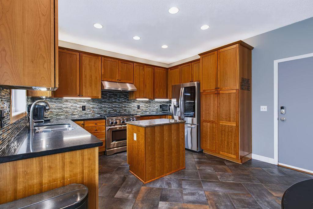 8547 Kirkwood LN N, Maple Grove, MN 55369