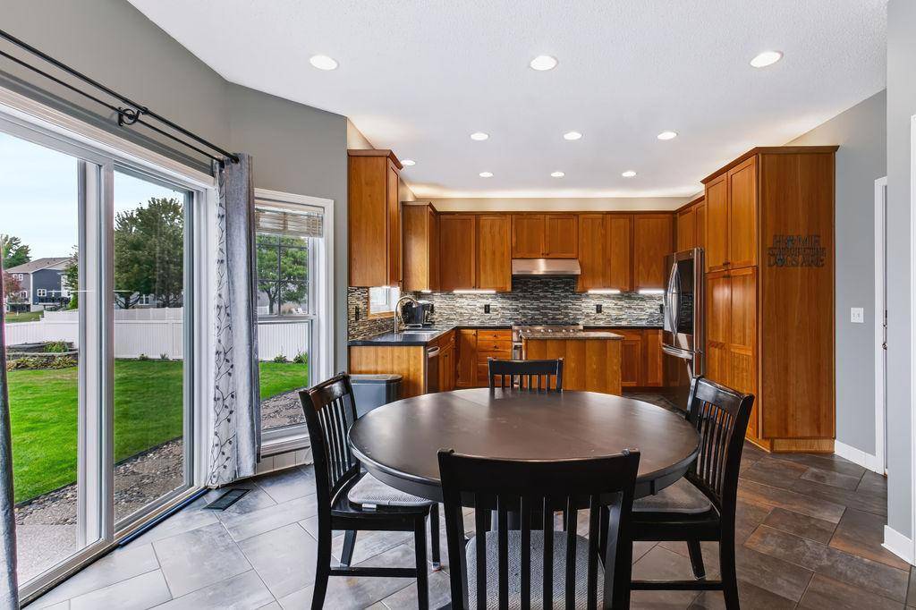 8547 Kirkwood LN N, Maple Grove, MN 55369