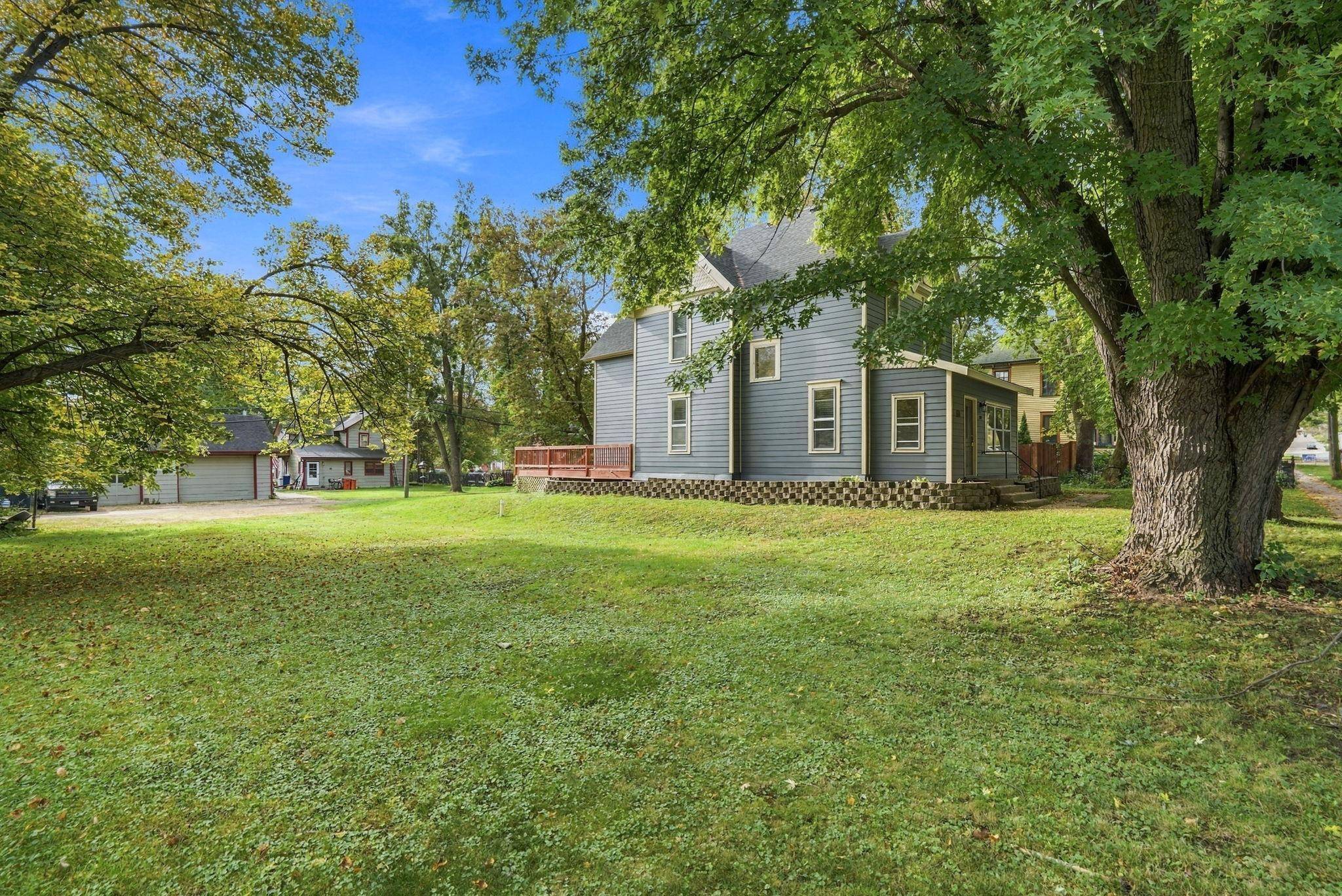 209 4th ST E, Carver, MN 55315