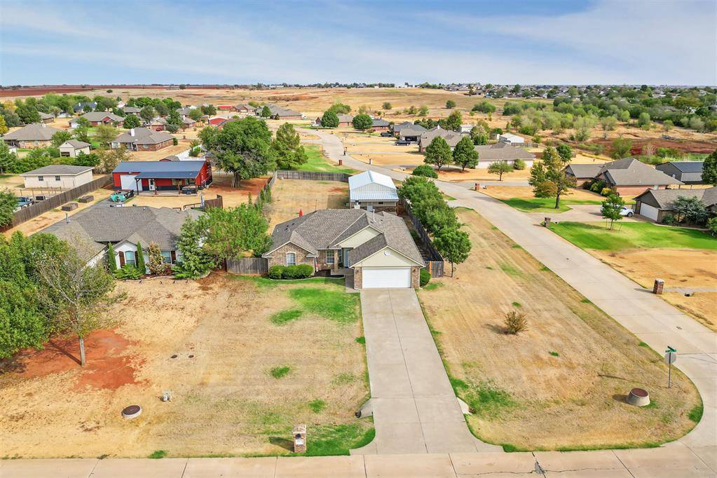 1253 Misty DR, Piedmont, OK 73078