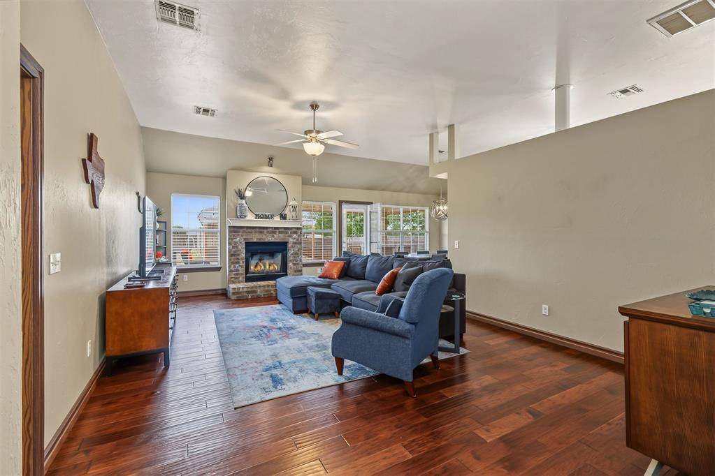 1253 Misty DR, Piedmont, OK 73078