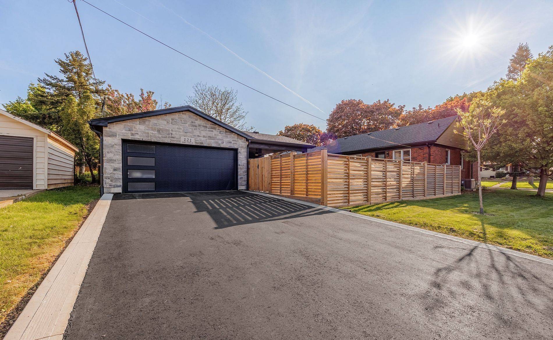 121 West 23rd ST, Hamilton, ON L9C 4V6