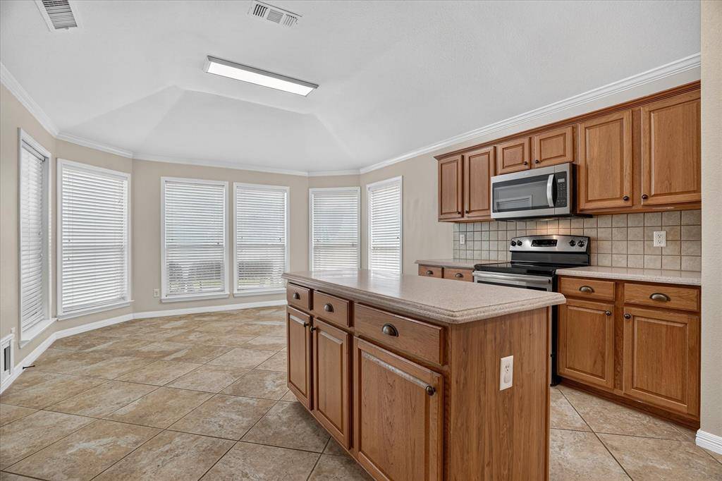1004 Eden Street, Burleson, TX 76028