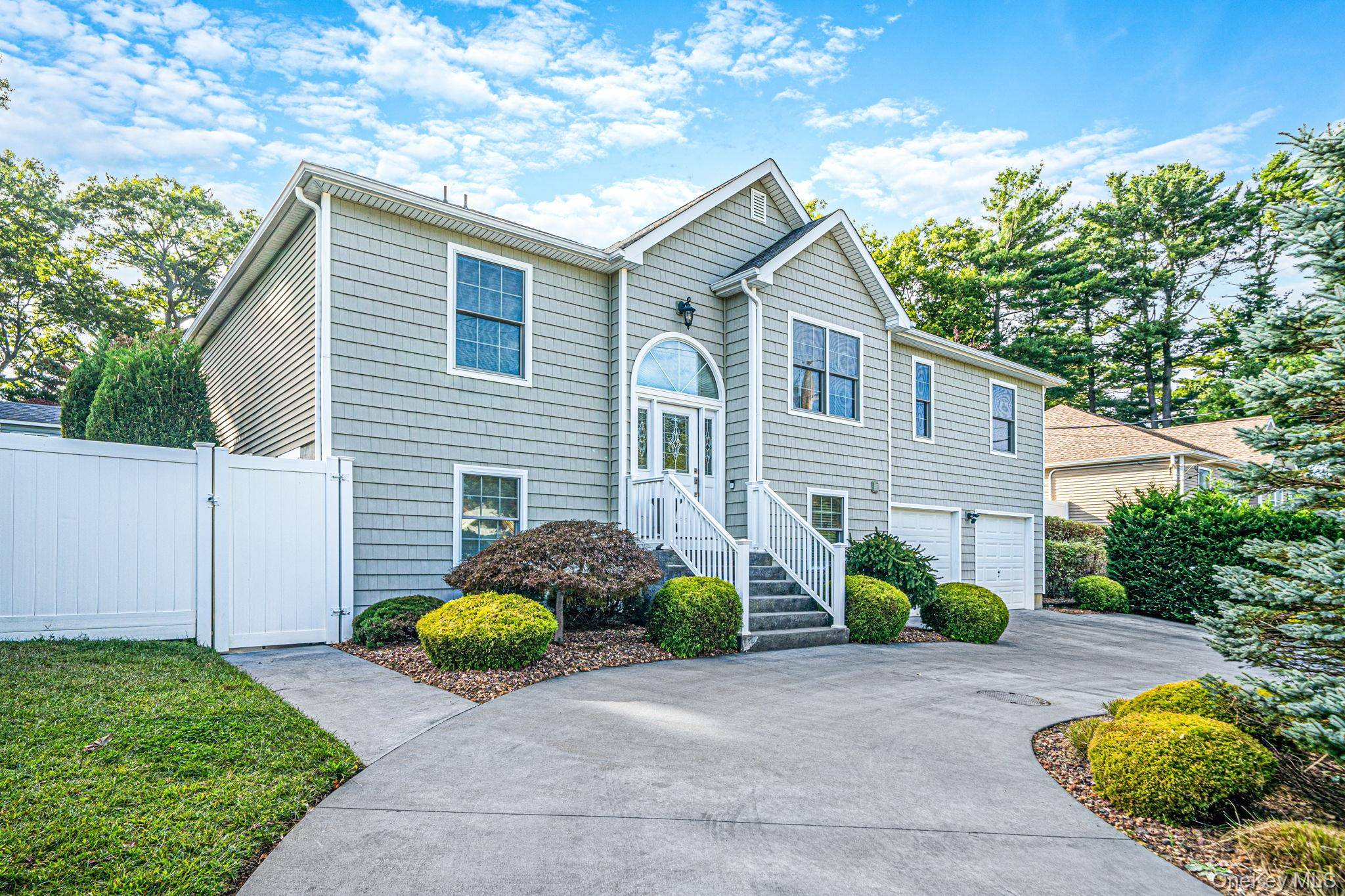 38 Cleary RD, Lake Ronkonkoma, NY 11779