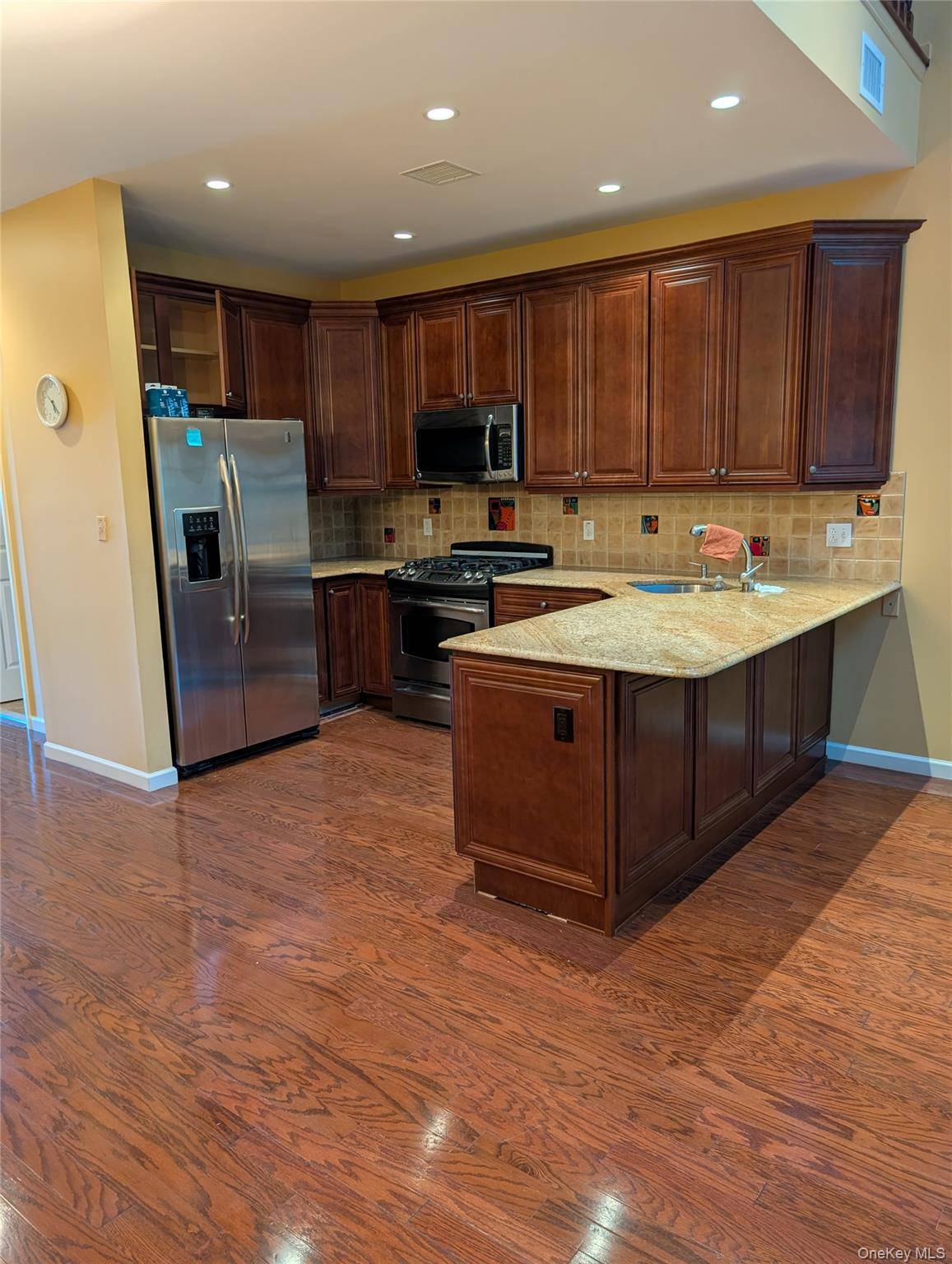 193 Pond View DR, Port Washington, NY 11050