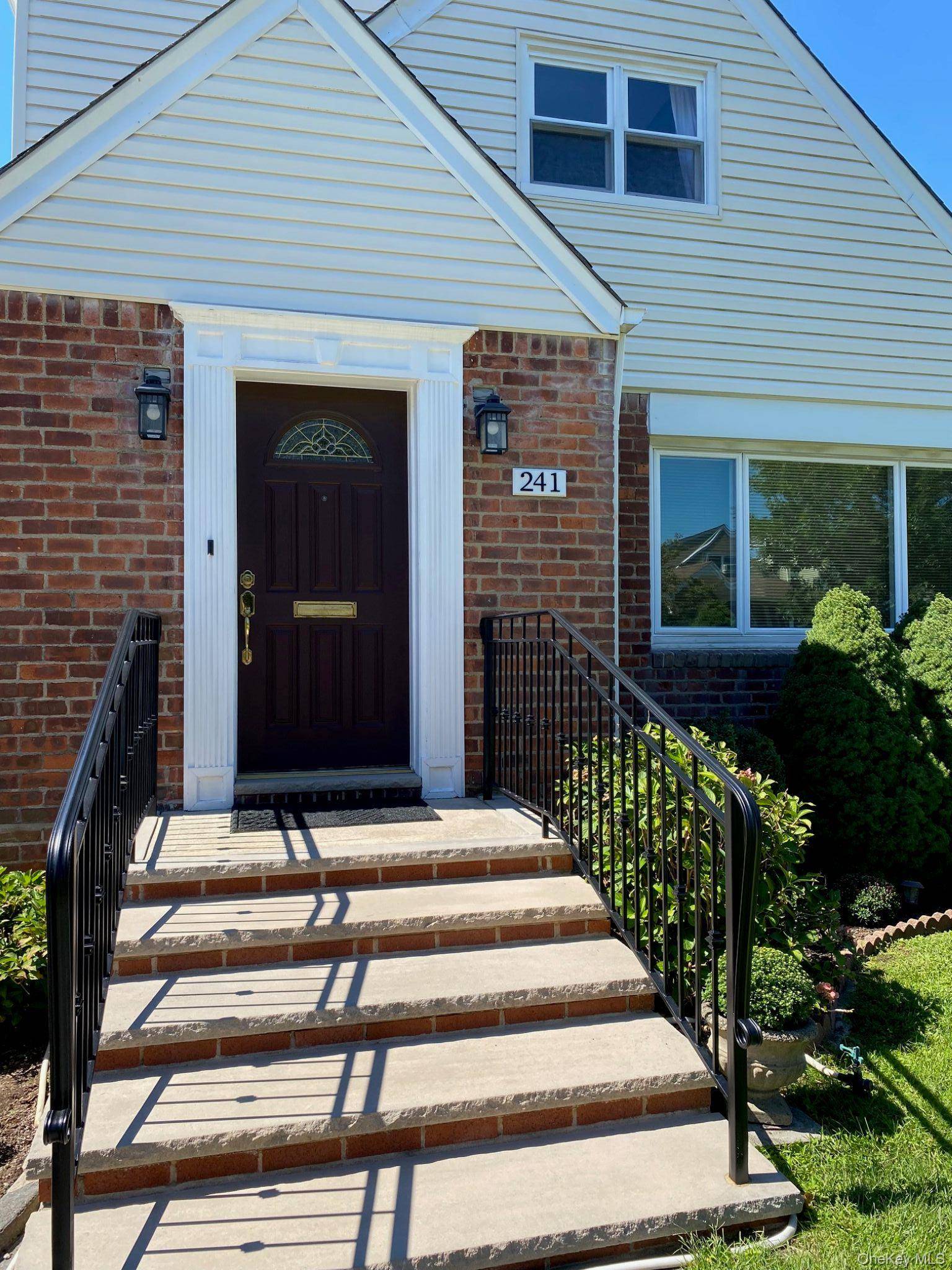 241 Whitehall RD, Garden City, NY 11530