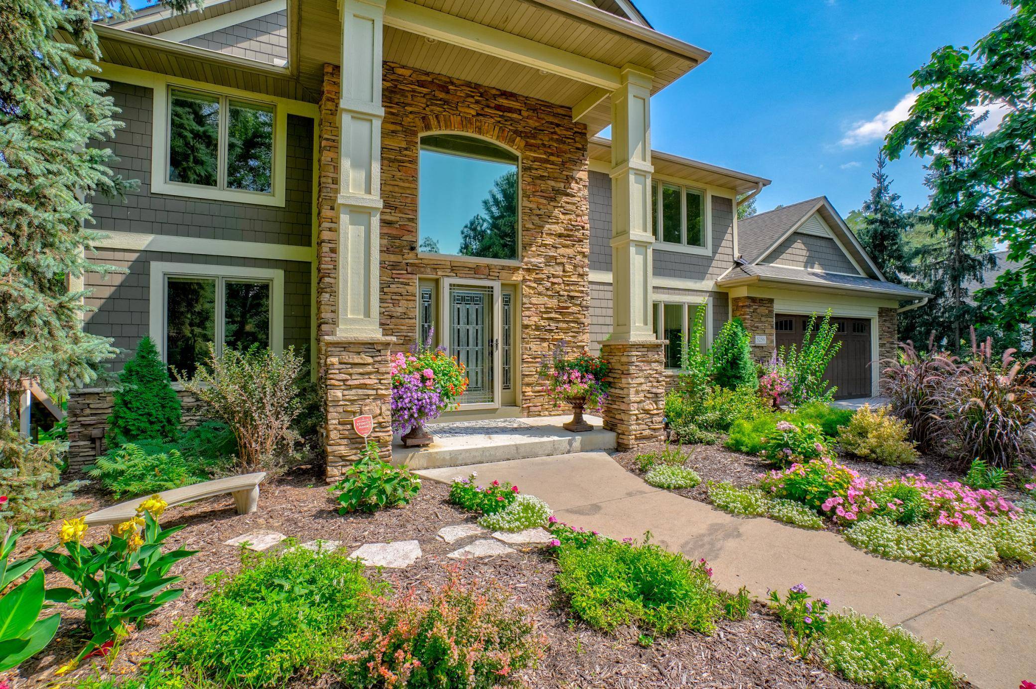 5256 Oxford ST N, Shoreview, MN 55126