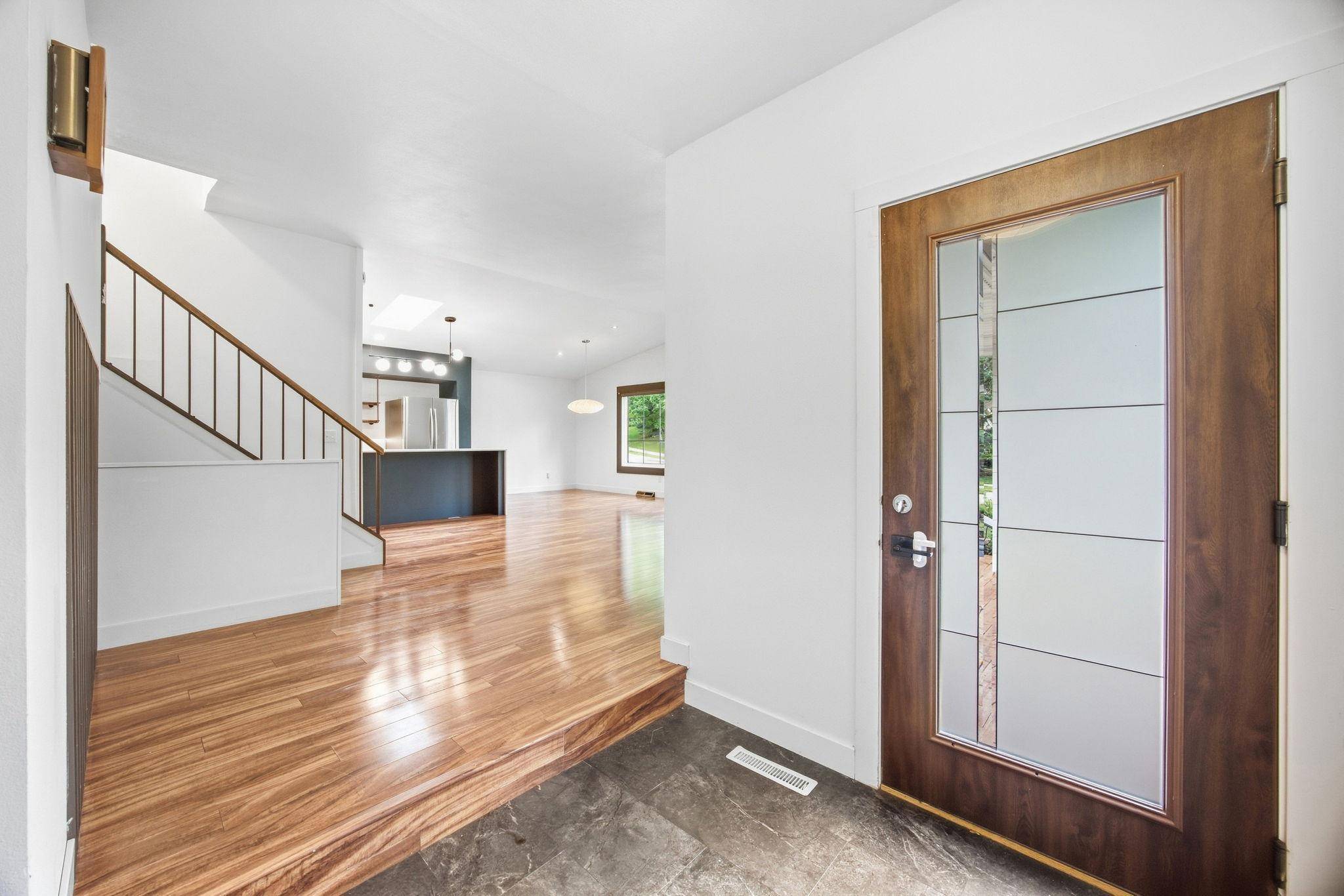 10280 Amsden WAY, Eden Prairie, MN 55347