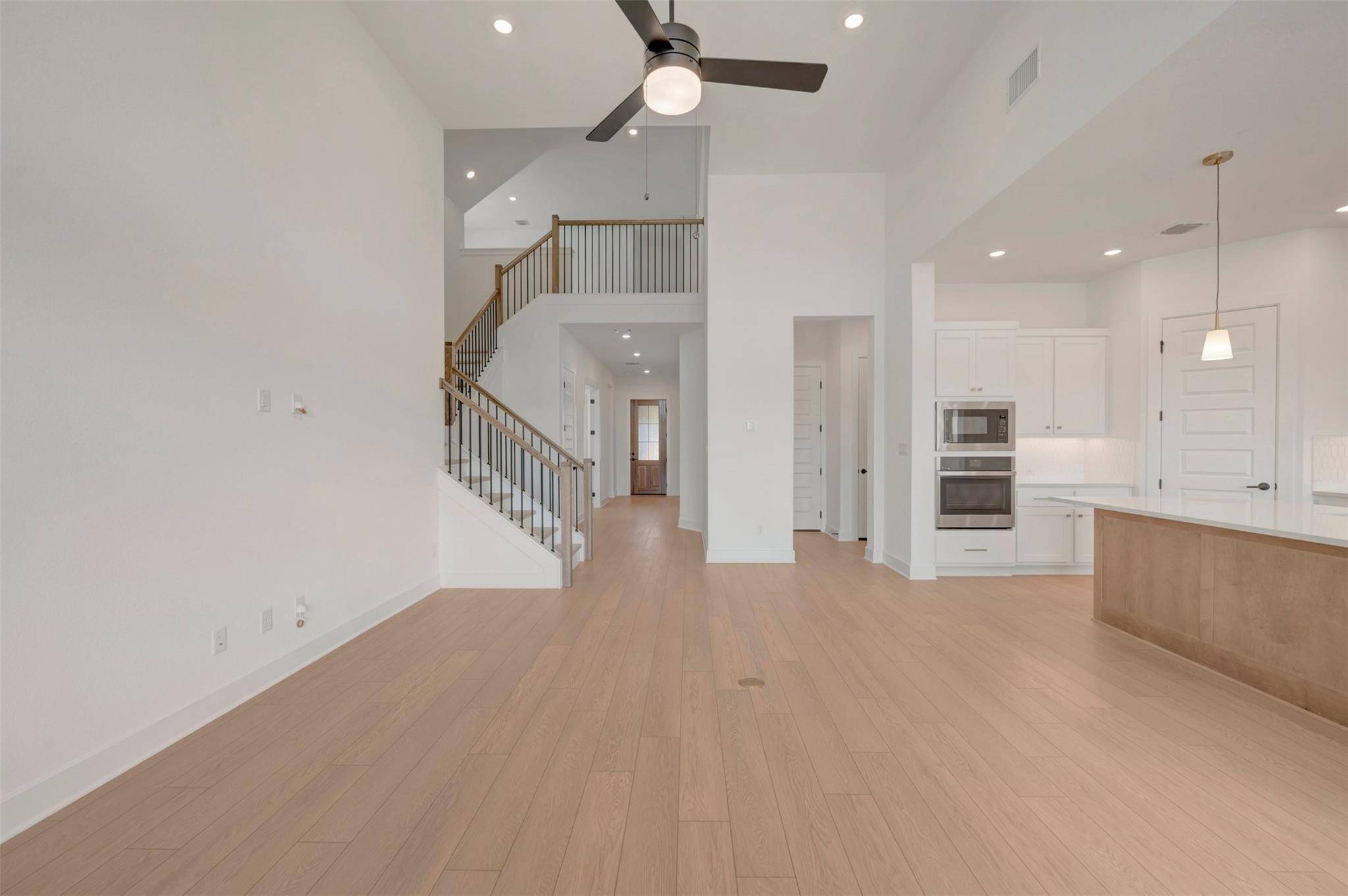 684 Iron Willow LOOP, Dripping Springs, TX 78620