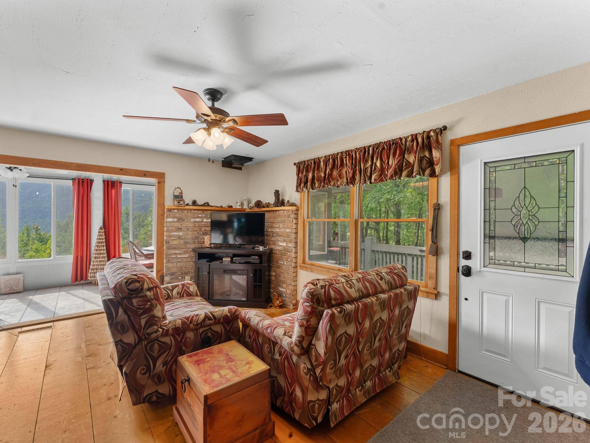 600 Piney Gate RD, Saluda, NC 28773