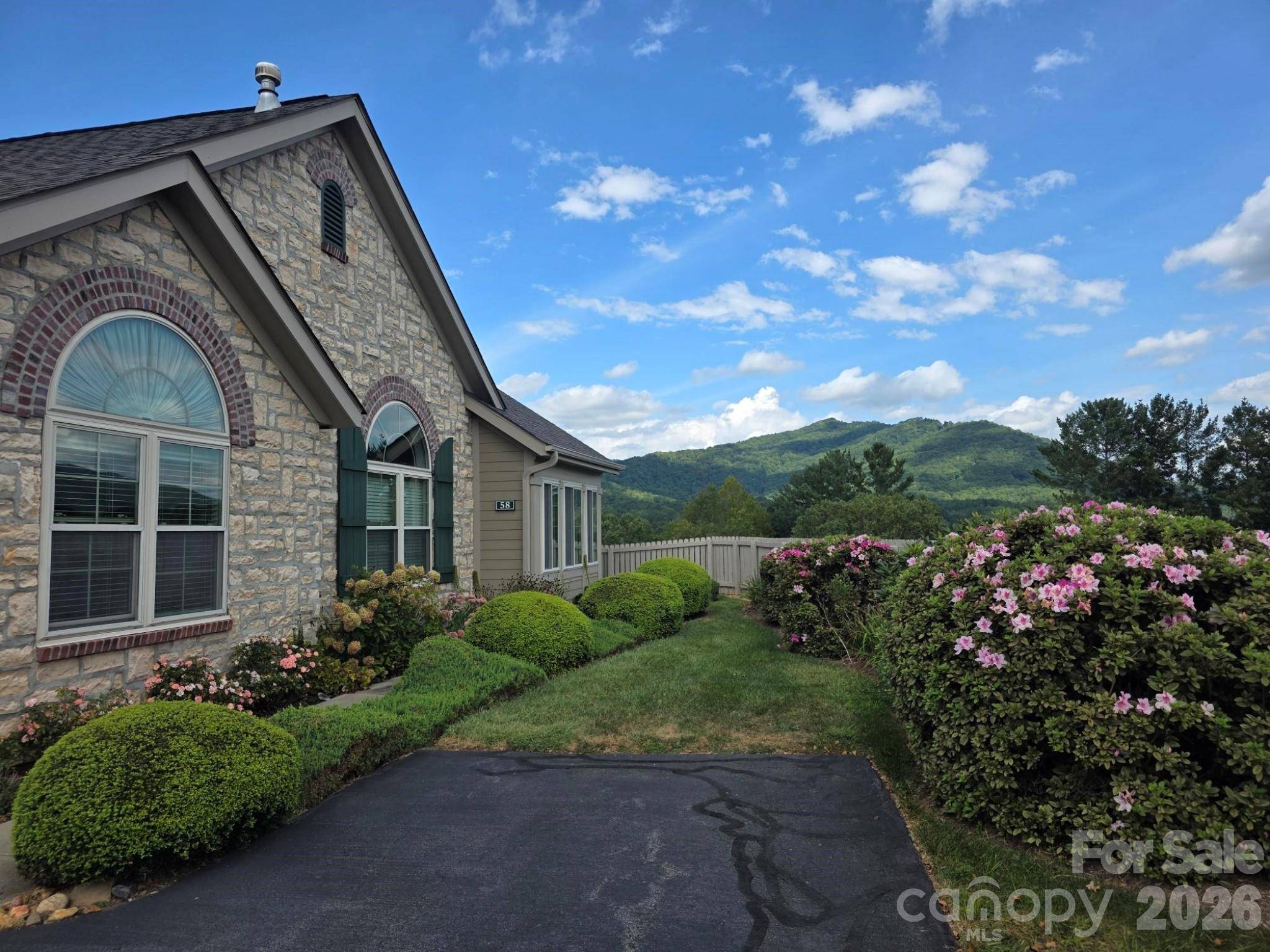 58 Outlook CIR, Swannanoa, NC 28778