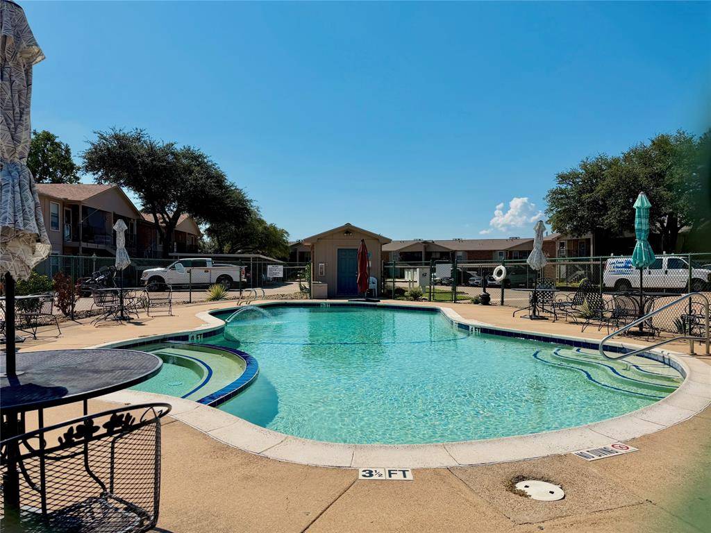 849 S GUN BARREL Lane #E4, Gun Barrel City, TX 75156