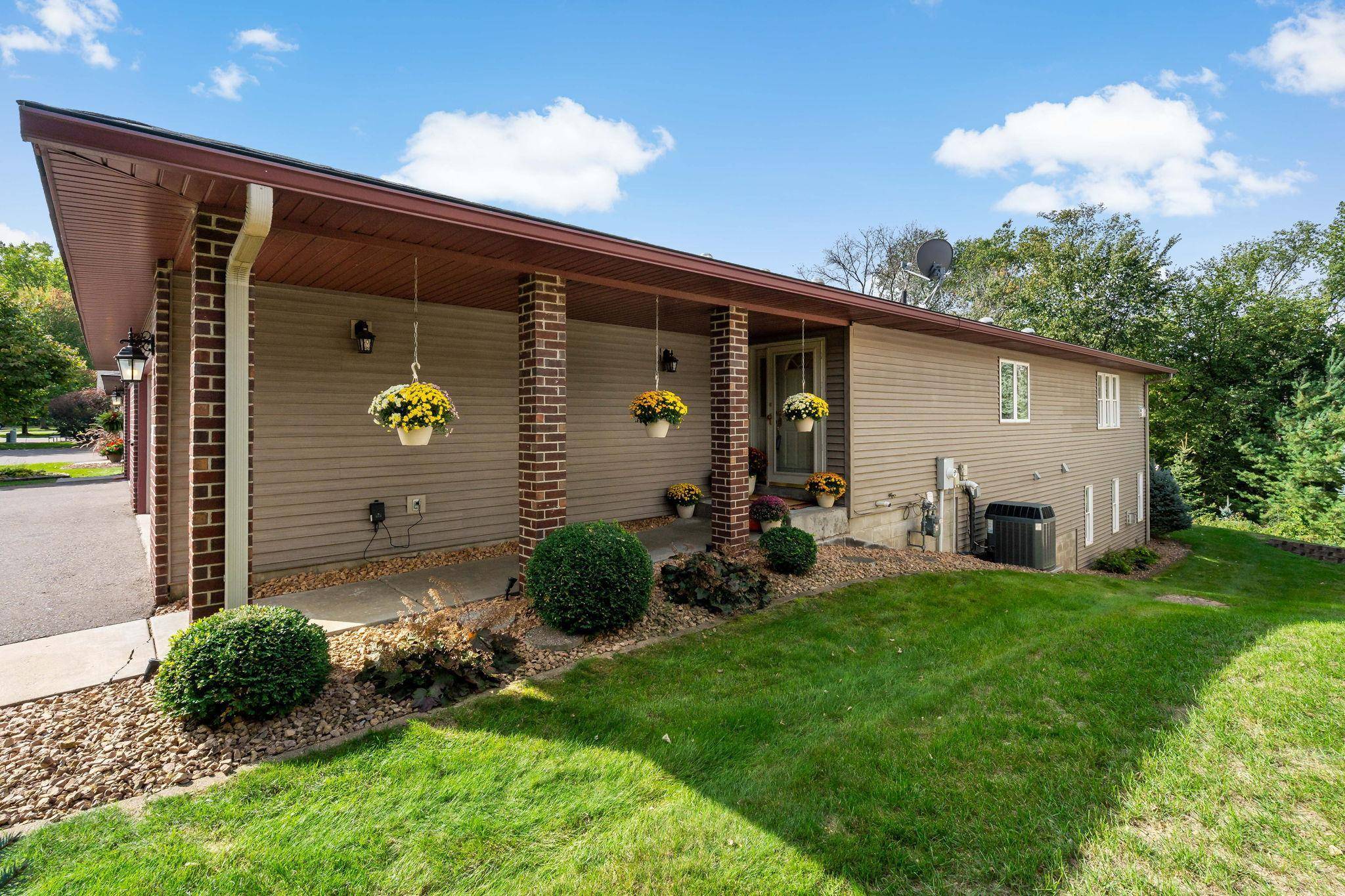 7161 Cahill AVE, Inver Grove Heights, MN 55076
