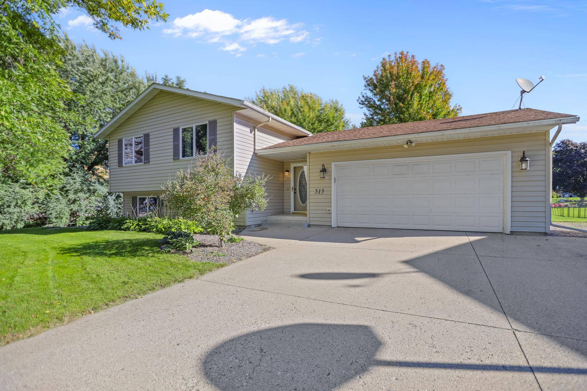 515 Cindy LN, Owatonna, MN 55060
