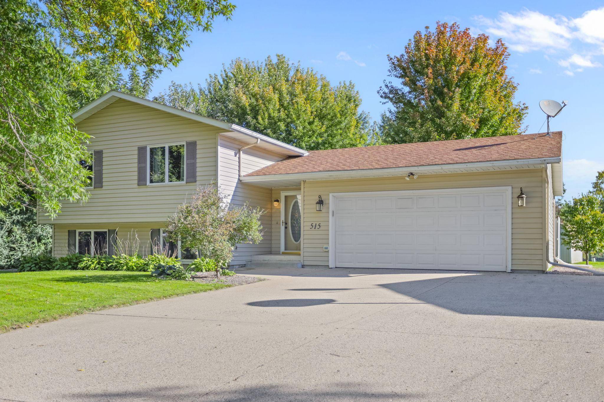 515 Cindy LN, Owatonna, MN 55060