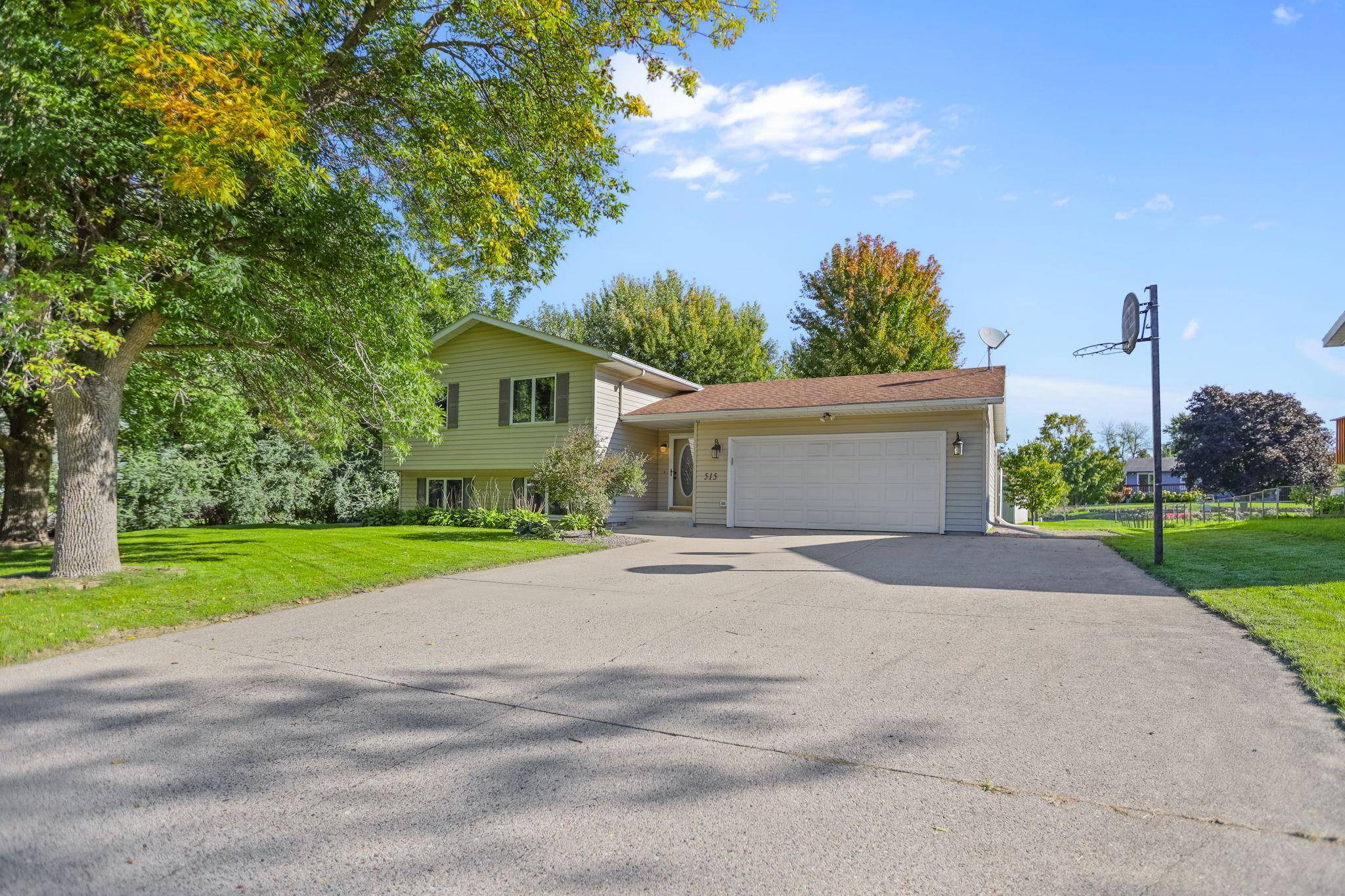 515 Cindy LN, Owatonna, MN 55060