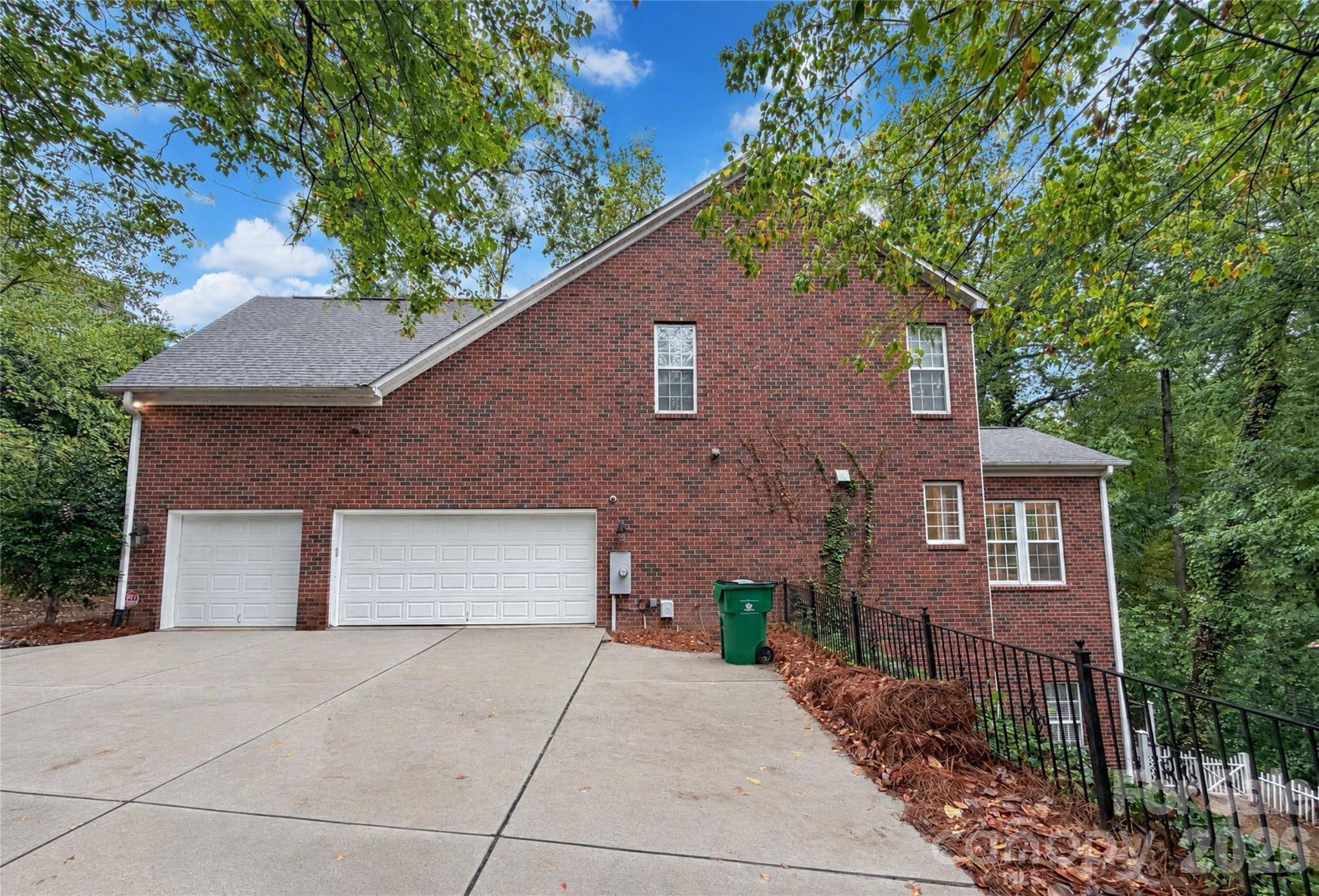 2420 Runnymede LN, Charlotte, NC 28209