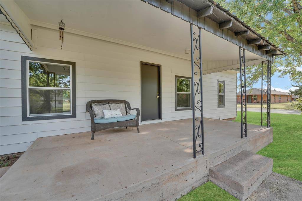 401 W 1st ST, Erick, OK 73645