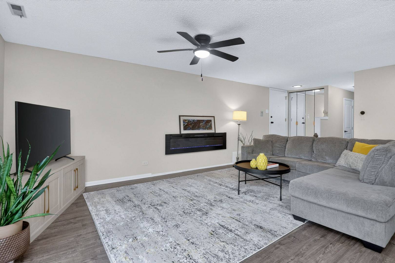 8255 Juniper CT #36D, Palos Hills, IL 60465