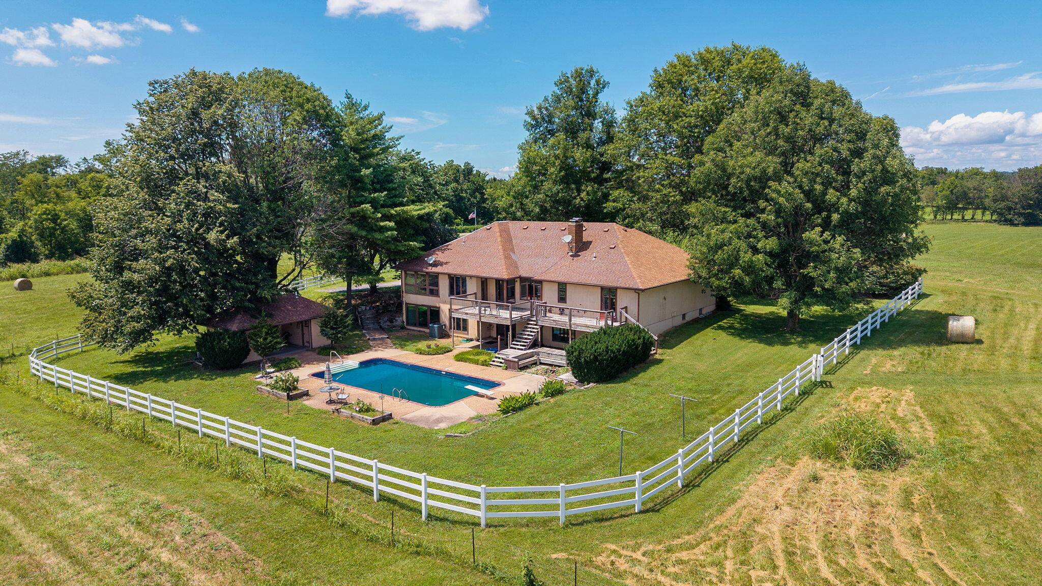 7720 W Farm Road 144, Springfield, MO 65802