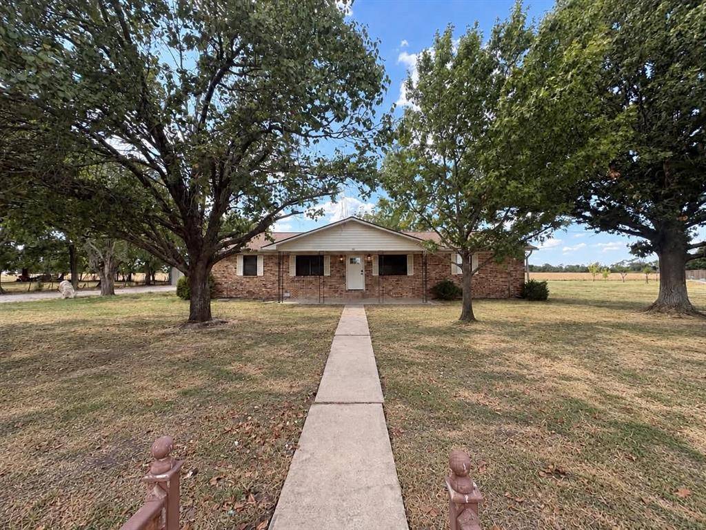 801 N Main St, Dodd City, TX 75438