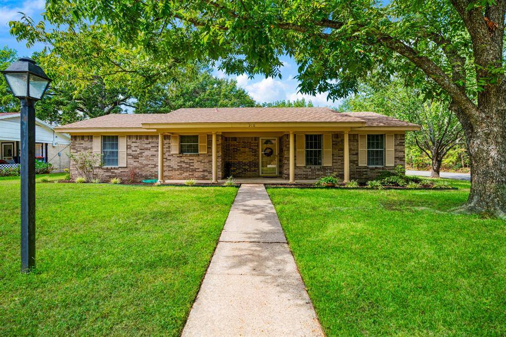 210 31st Street SW, Paris, TX 75460