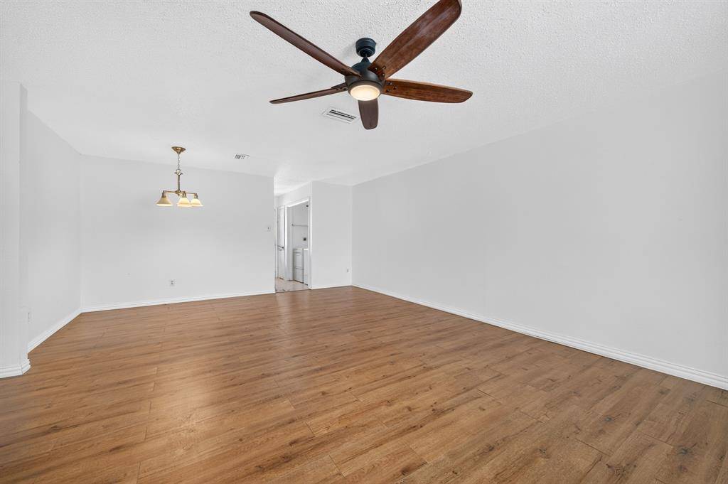 4 E Mountain Creek Court #11, Grand Prairie, TX 75052