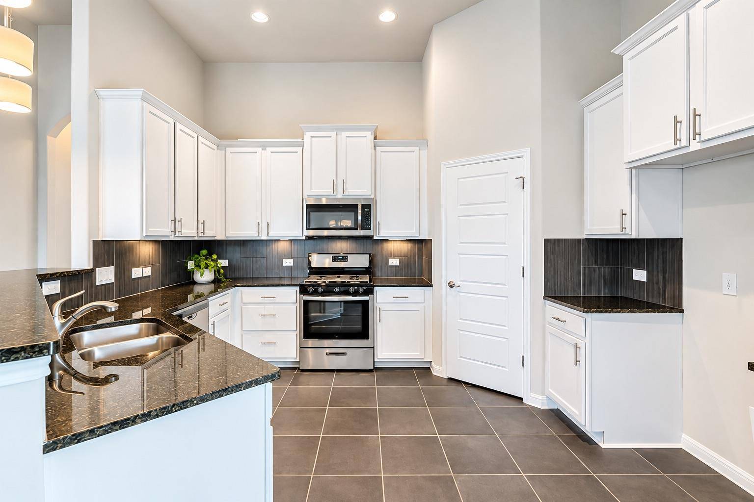 2021 Garretts WAY, Manchaca, TX 78652