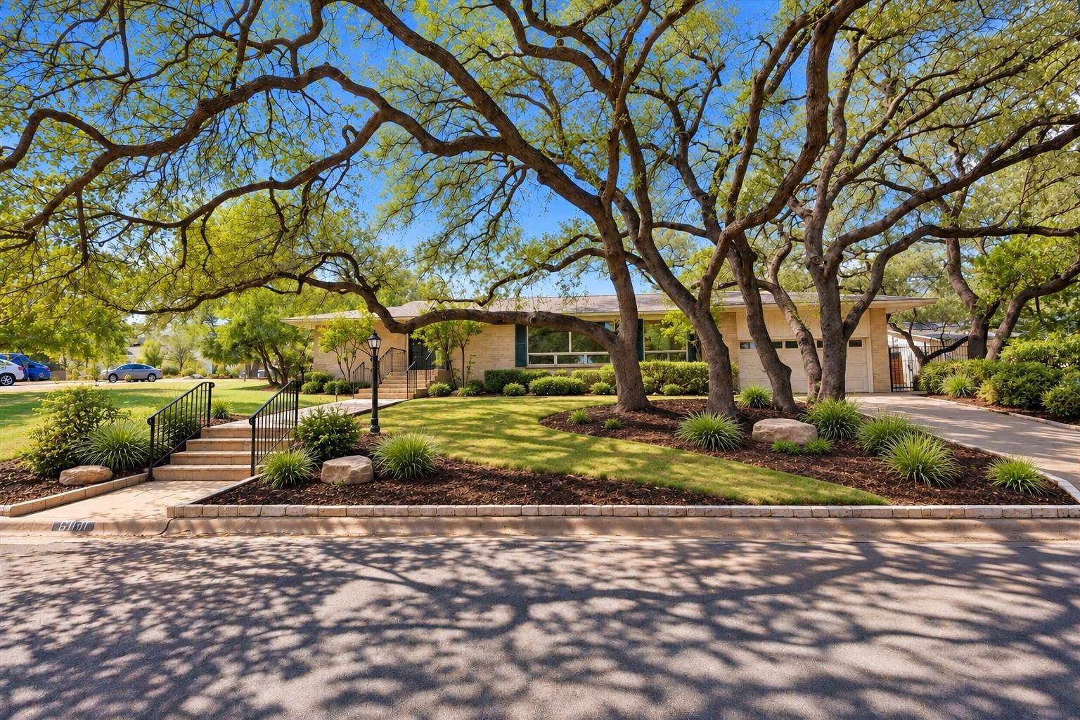 5900 Overlook DR, Austin, TX 78731