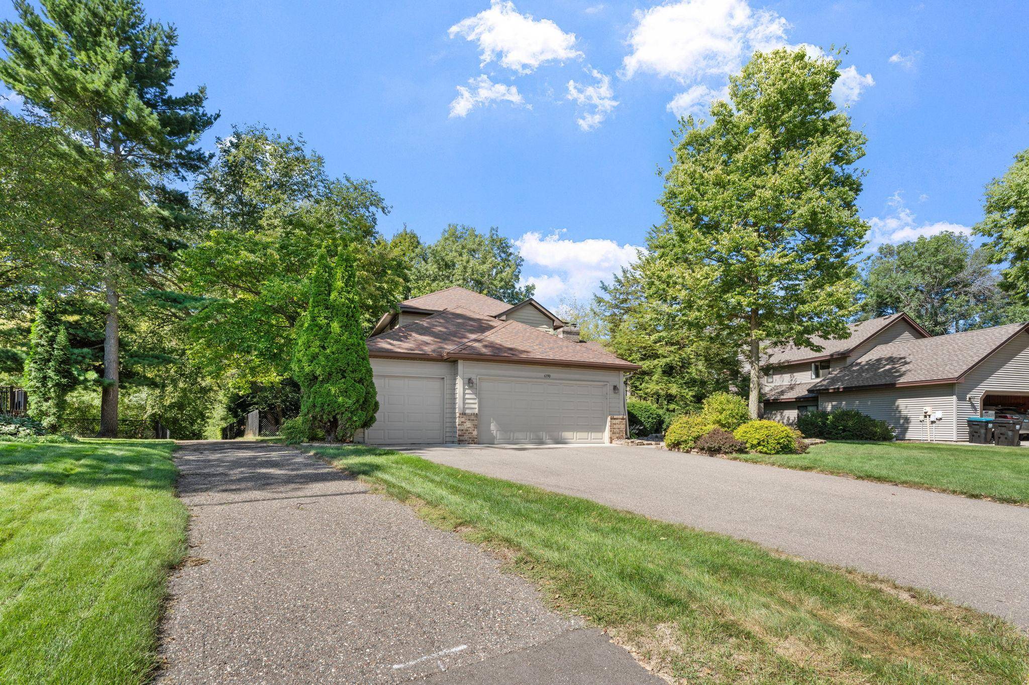 6390 Fawn LN, Lino Lakes, MN 55014