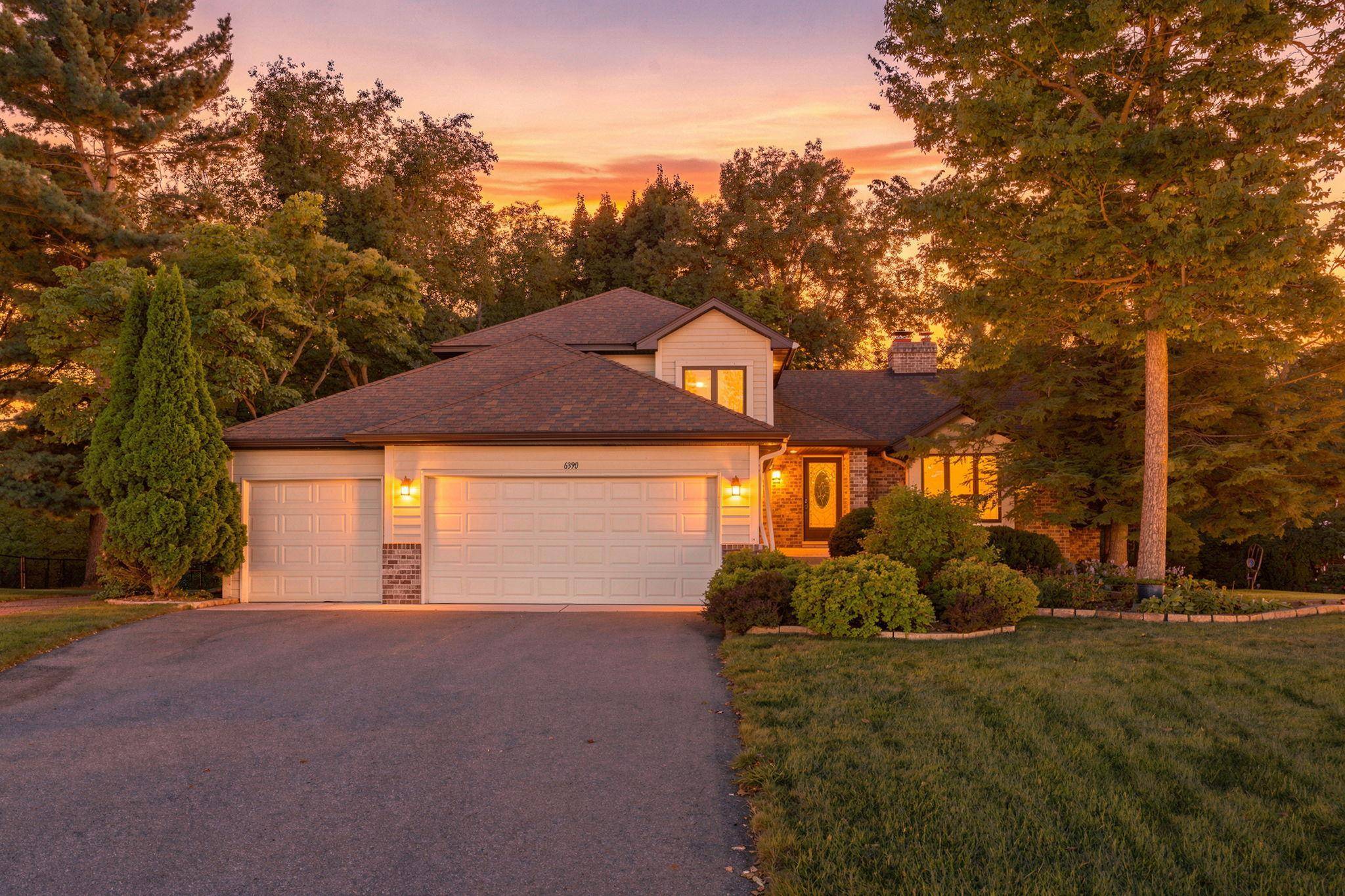 6390 Fawn LN, Lino Lakes, MN 55014