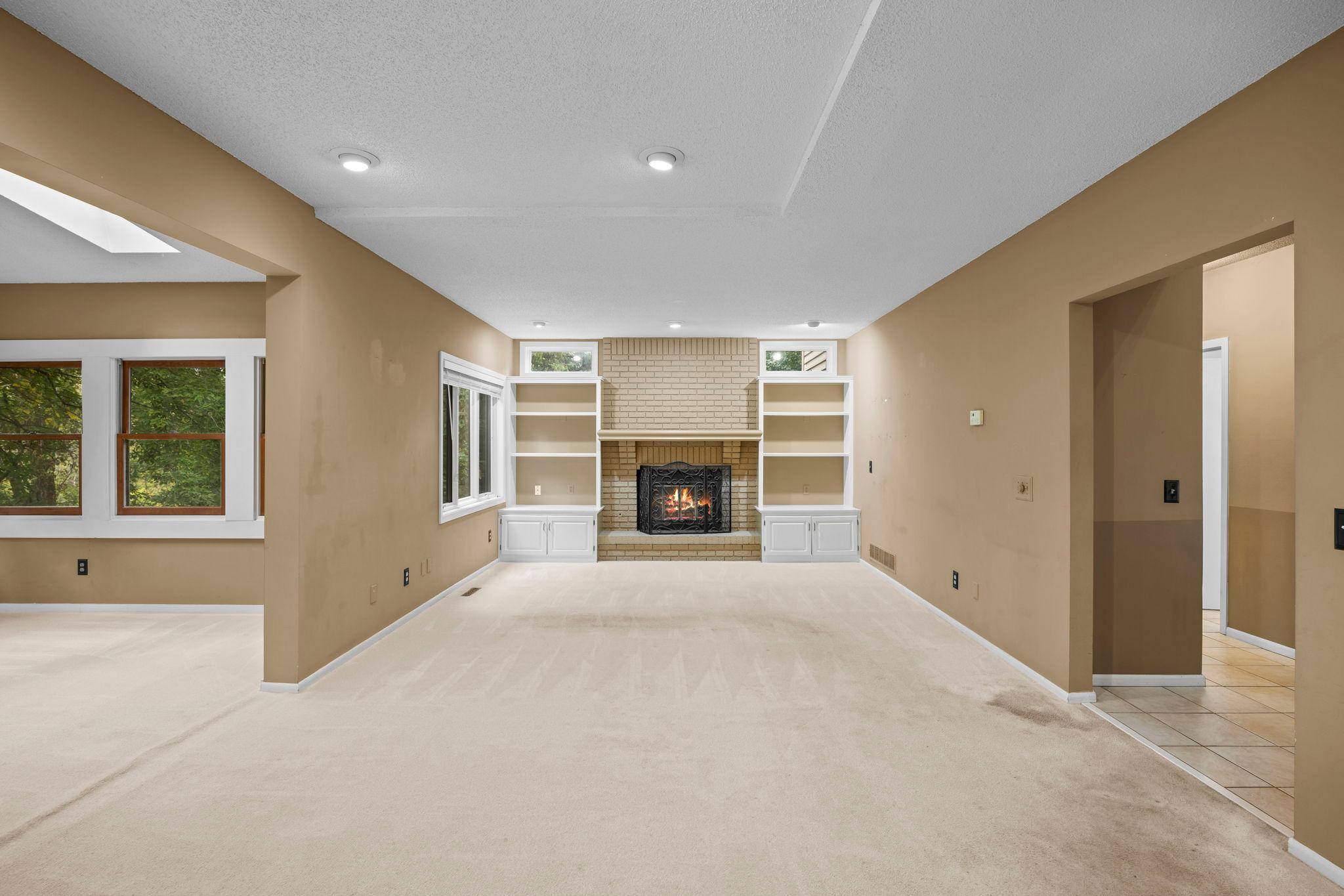 15588 Canyon RDG, Eden Prairie, MN 55347