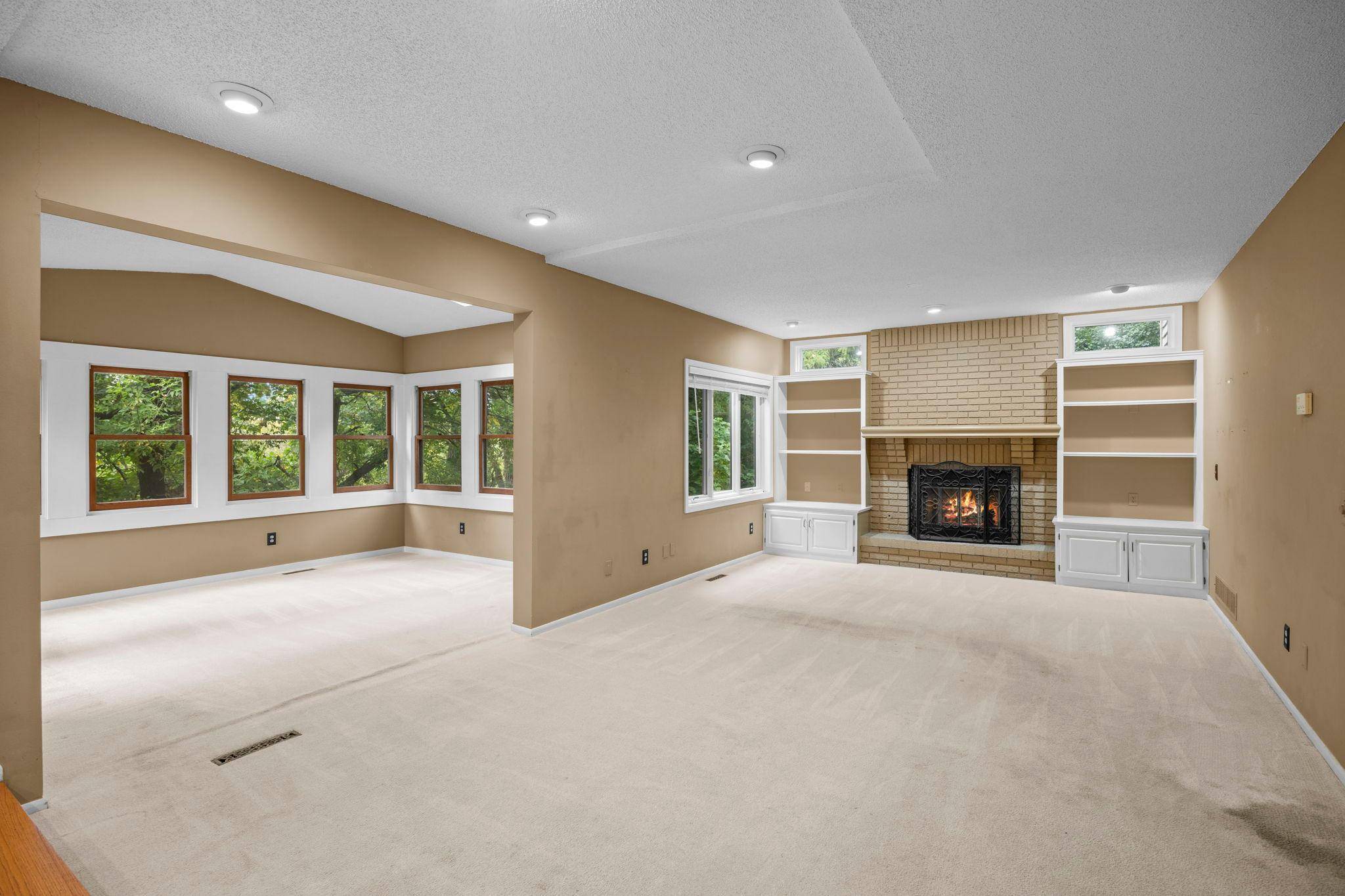 15588 Canyon RDG, Eden Prairie, MN 55347
