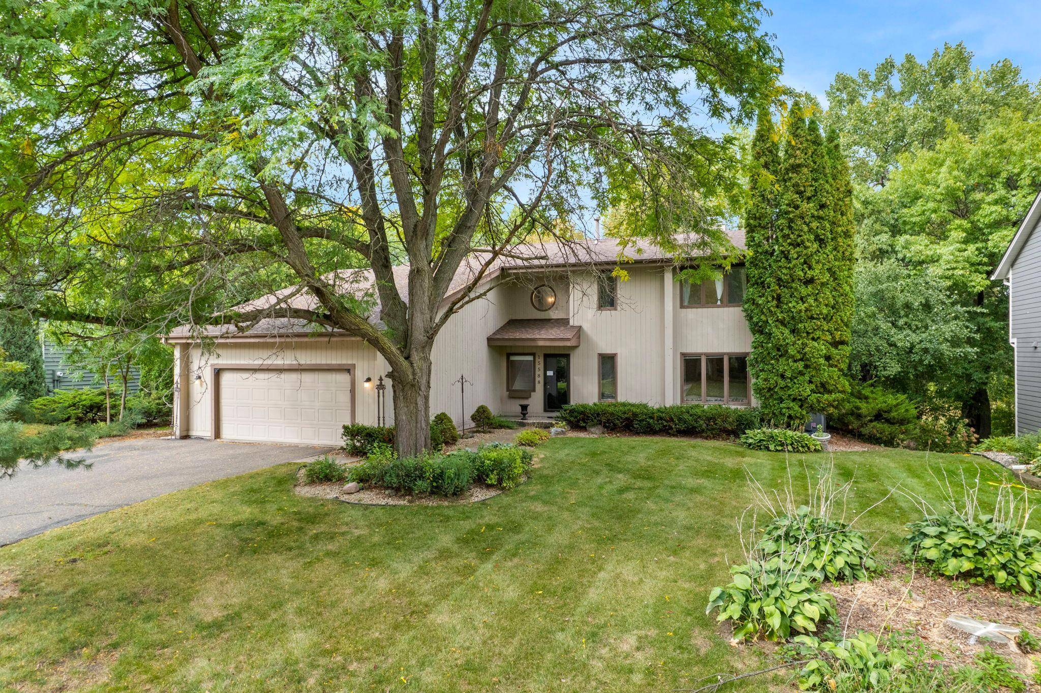 15588 Canyon RDG, Eden Prairie, MN 55347