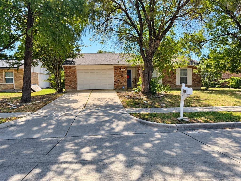 305 S Willow Street, Mansfield, TX 76063
