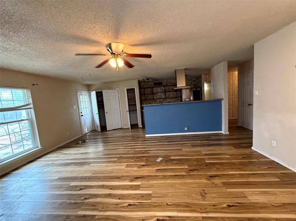 305 S Willow Street, Mansfield, TX 76063
