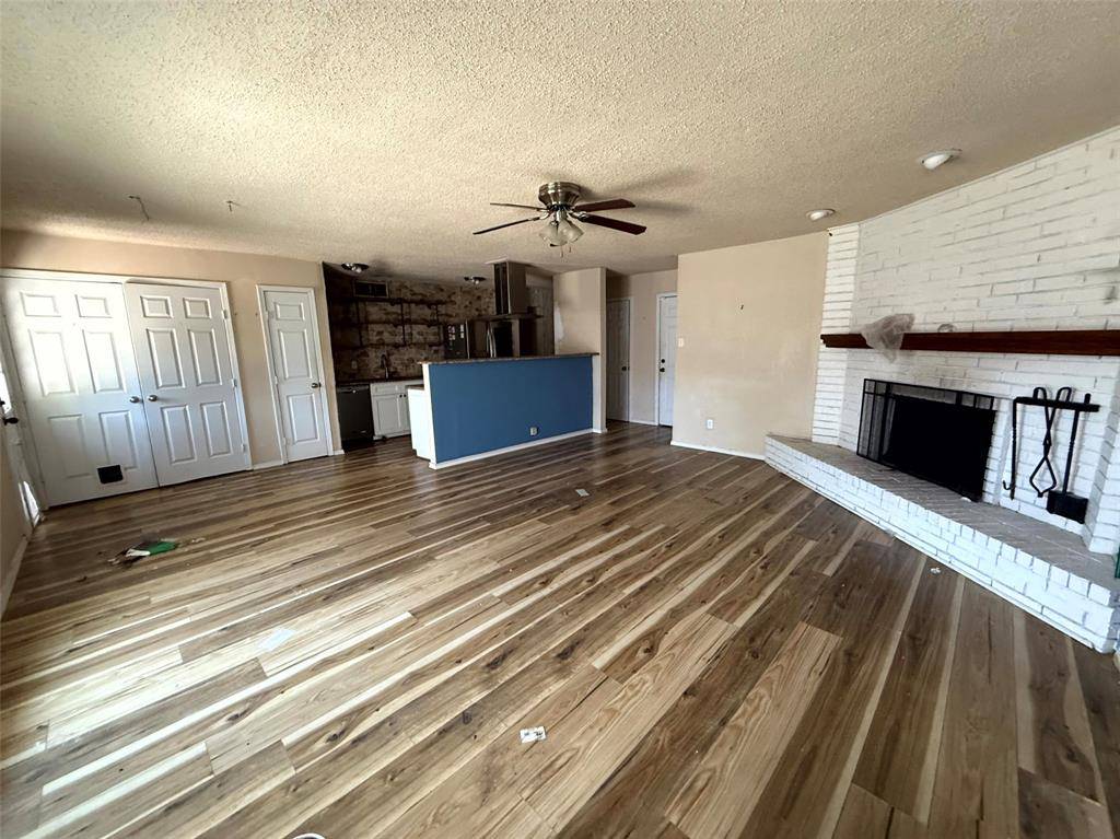 305 S Willow Street, Mansfield, TX 76063