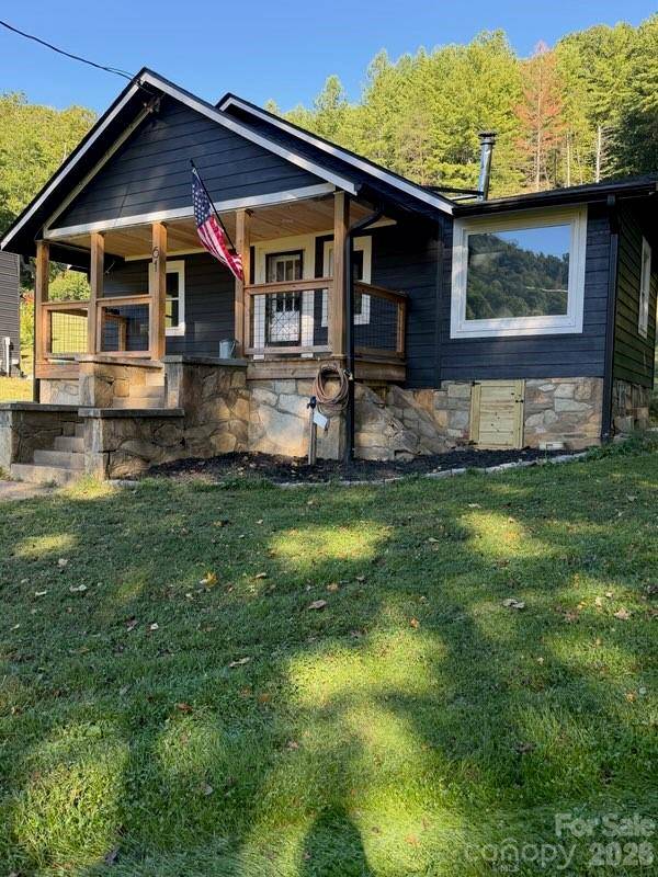 61 Martins Creek RD, Barnardsville, NC 28709
