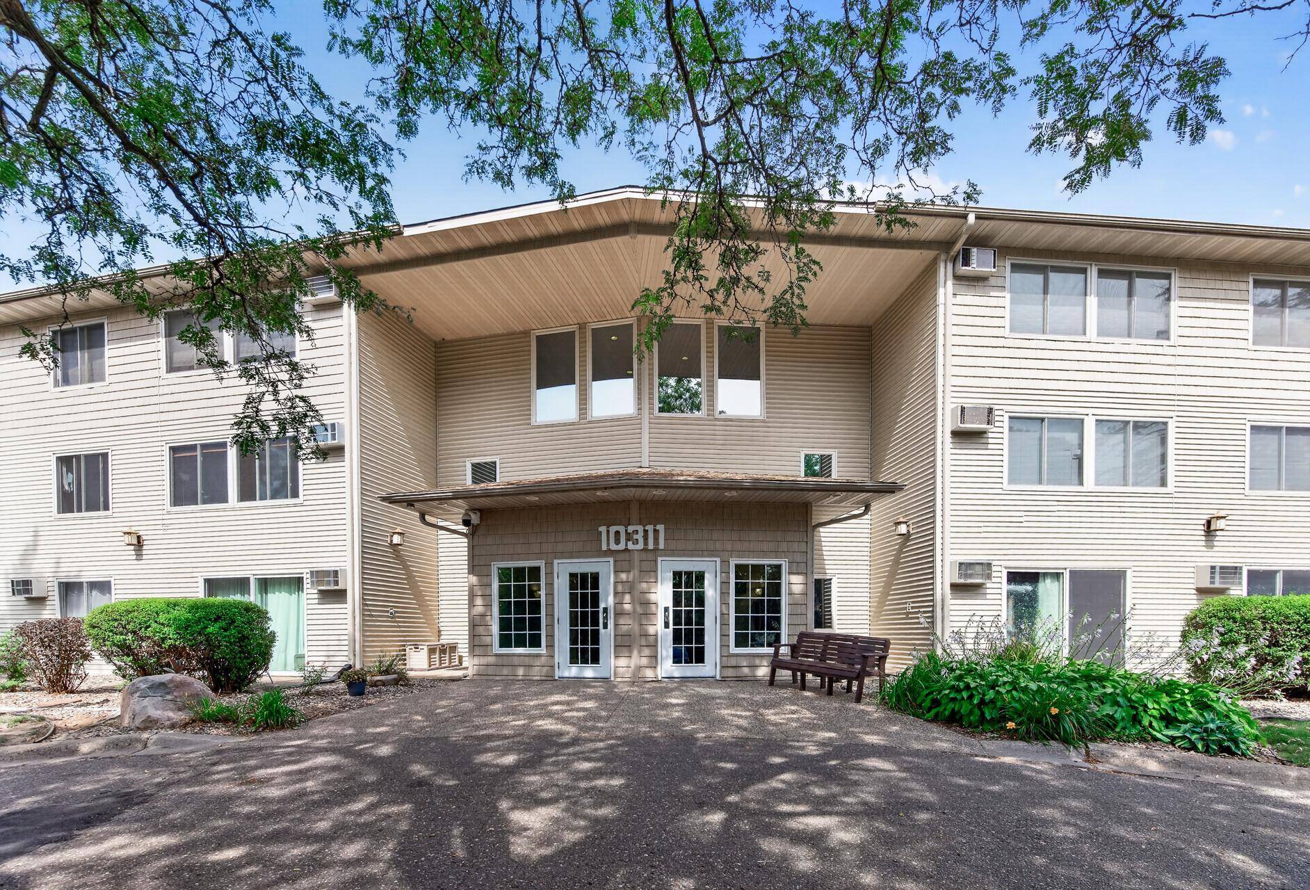 10311 Cedar Lake RD #313, Minnetonka, MN 55305