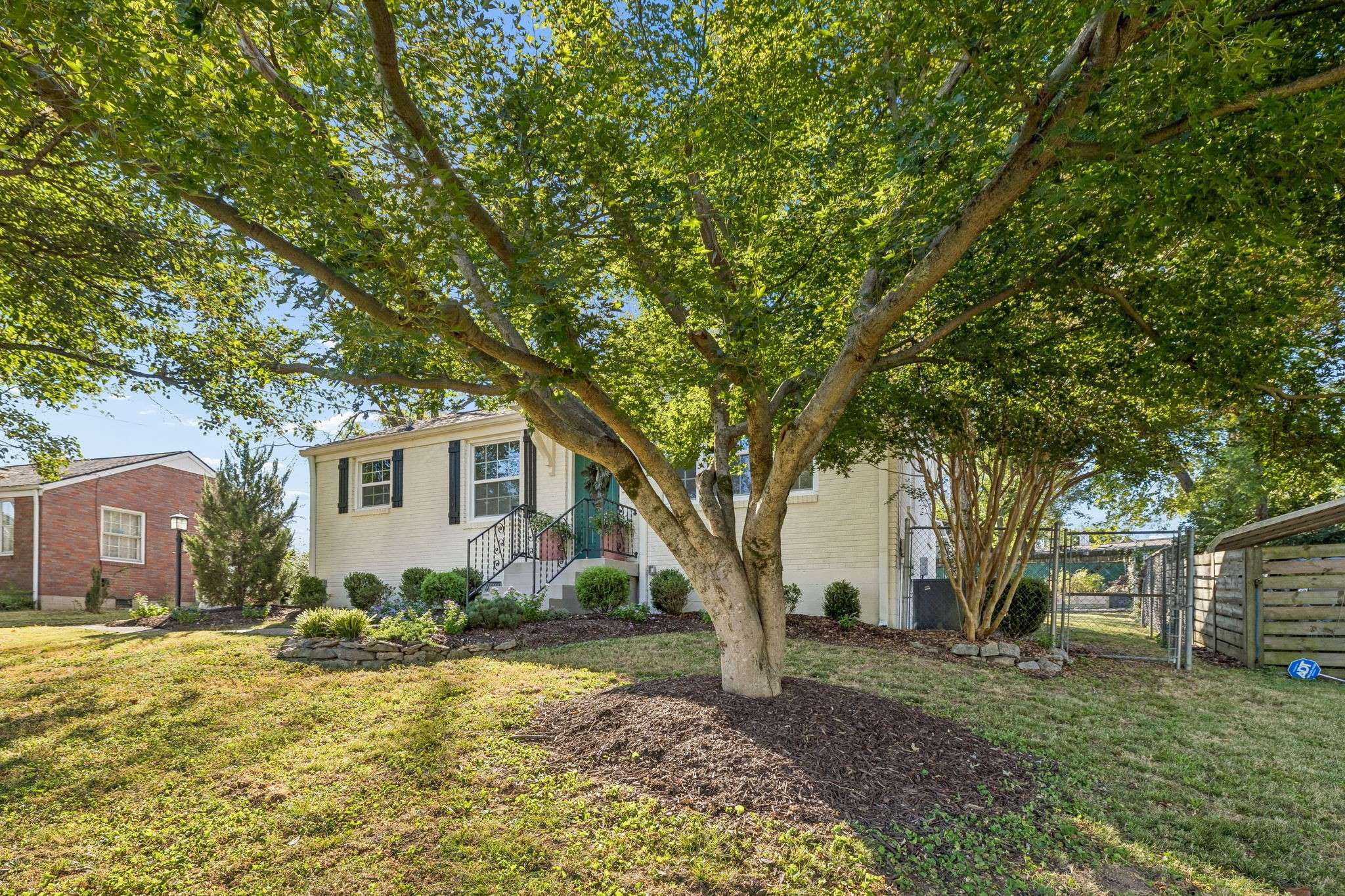 2104 Geneiva Dr, Nashville, TN 37216