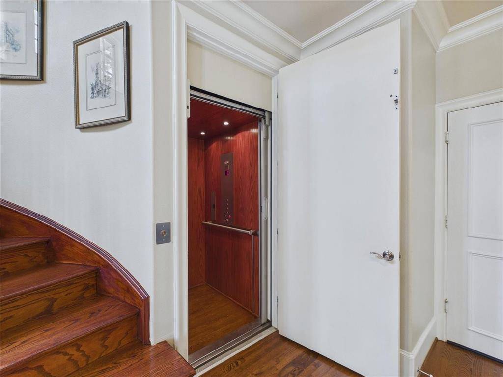 4301 Lomo Alto Drive #B, Highland Park, TX 75219