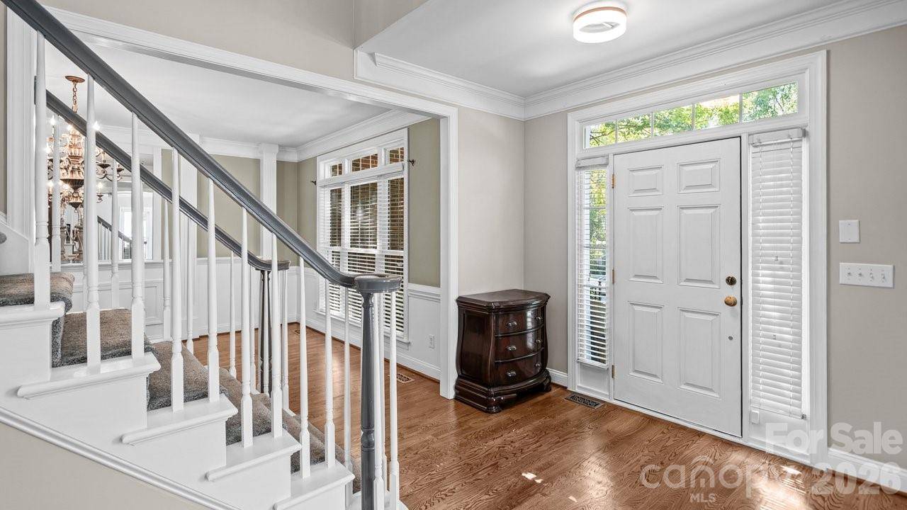 1911 Solway LN, Charlotte, NC 28269