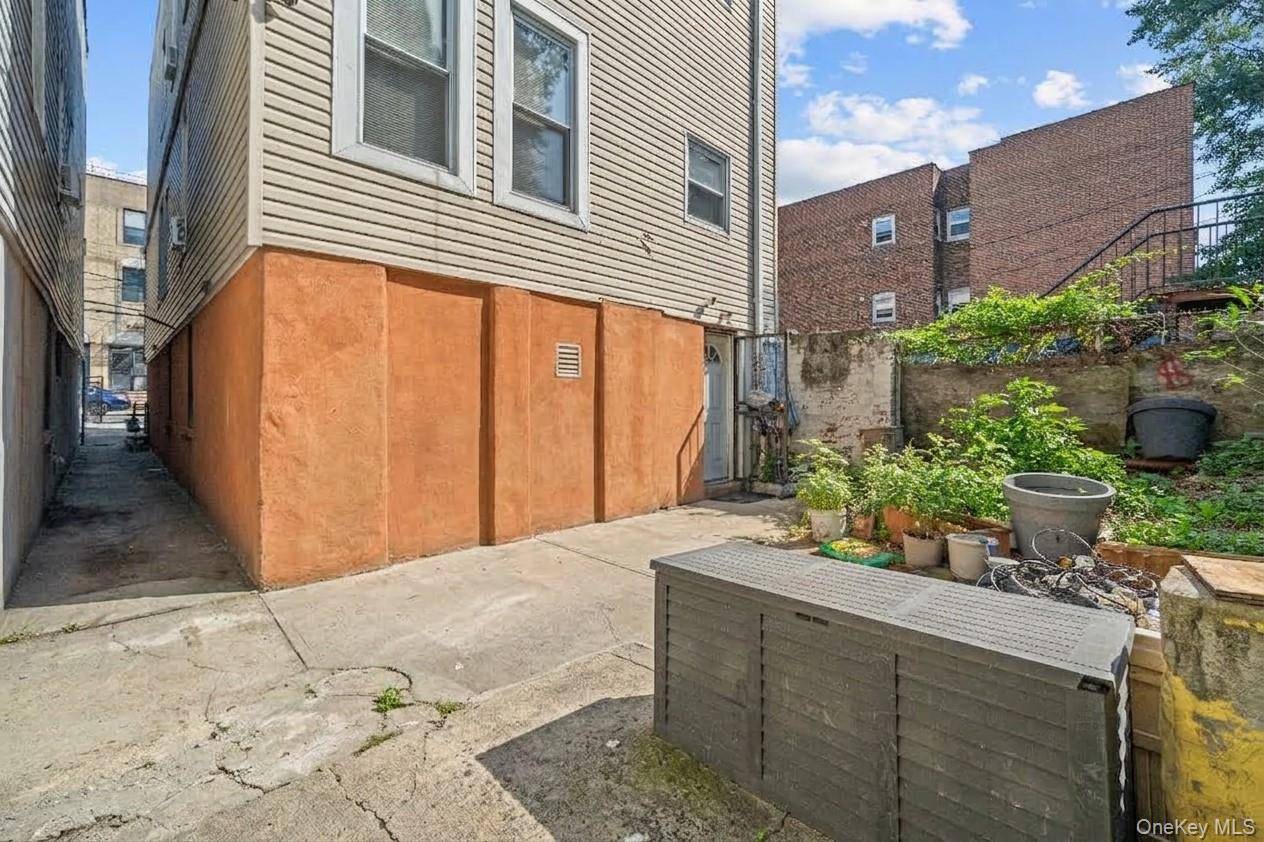 758 E 224th ST, Bronx, NY 10466