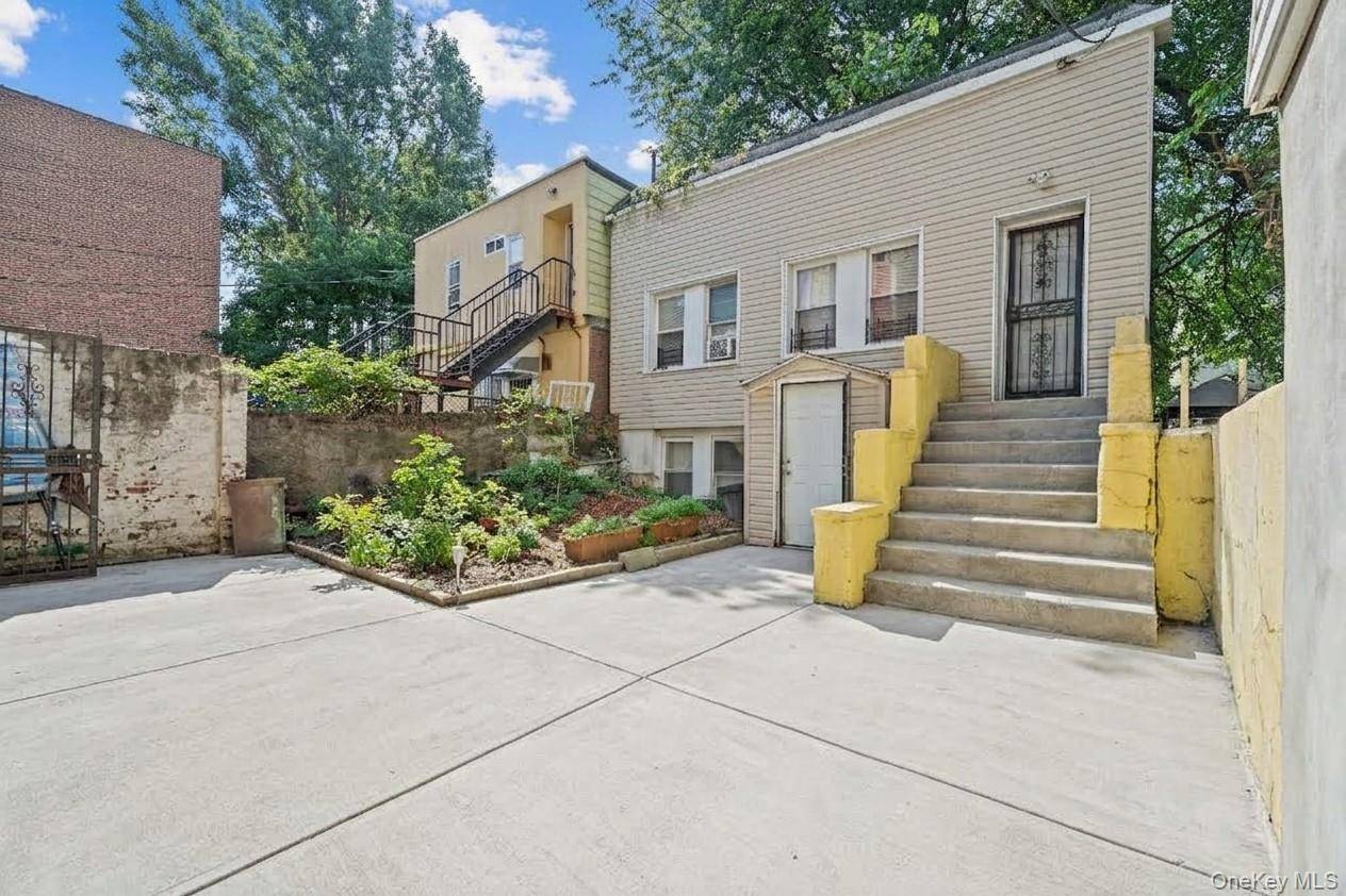 758 E 224th ST, Bronx, NY 10466