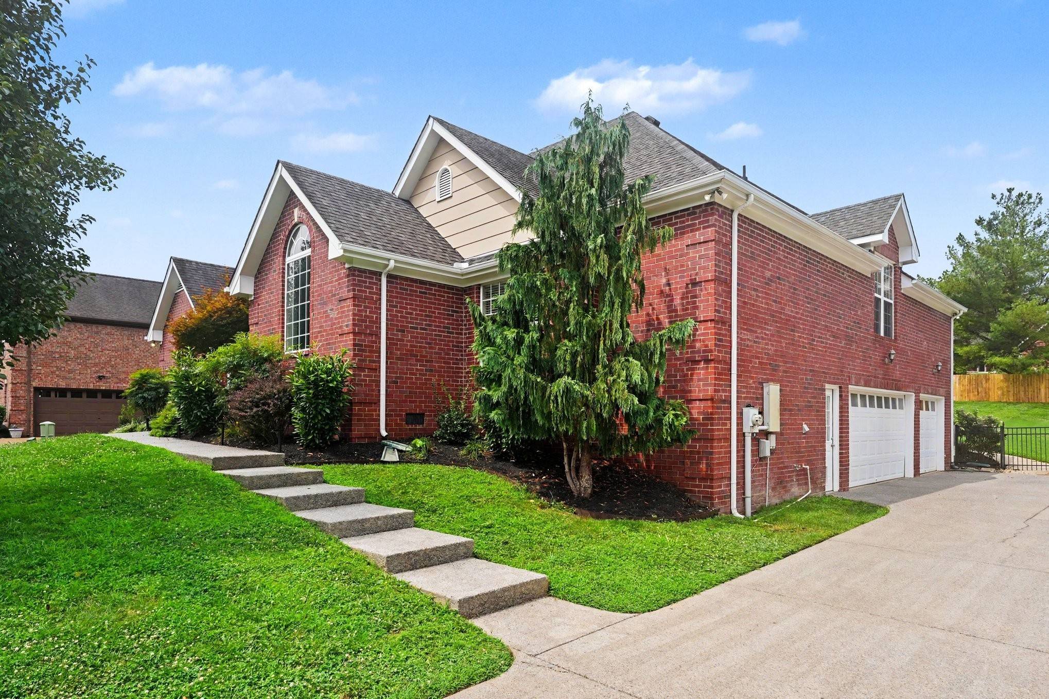 1035 Margaret Dr, Hendersonville, TN 37075
