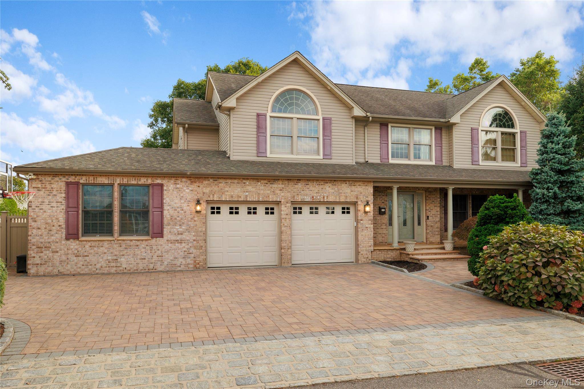24 South PLZ, Amity Harbor, NY 11701
