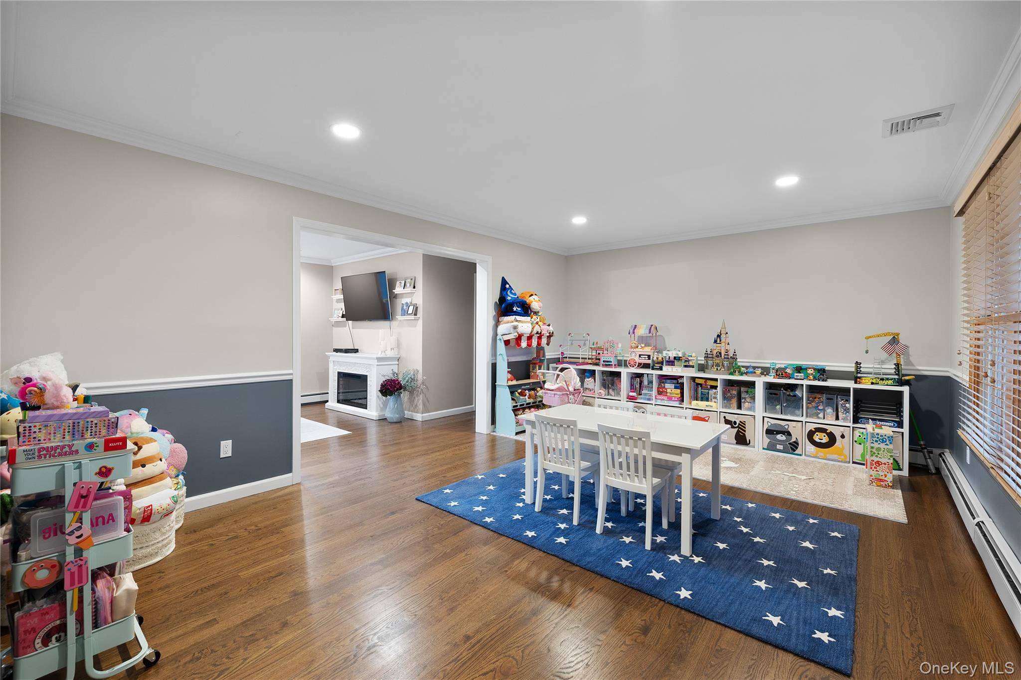 24 South PLZ, Amity Harbor, NY 11701