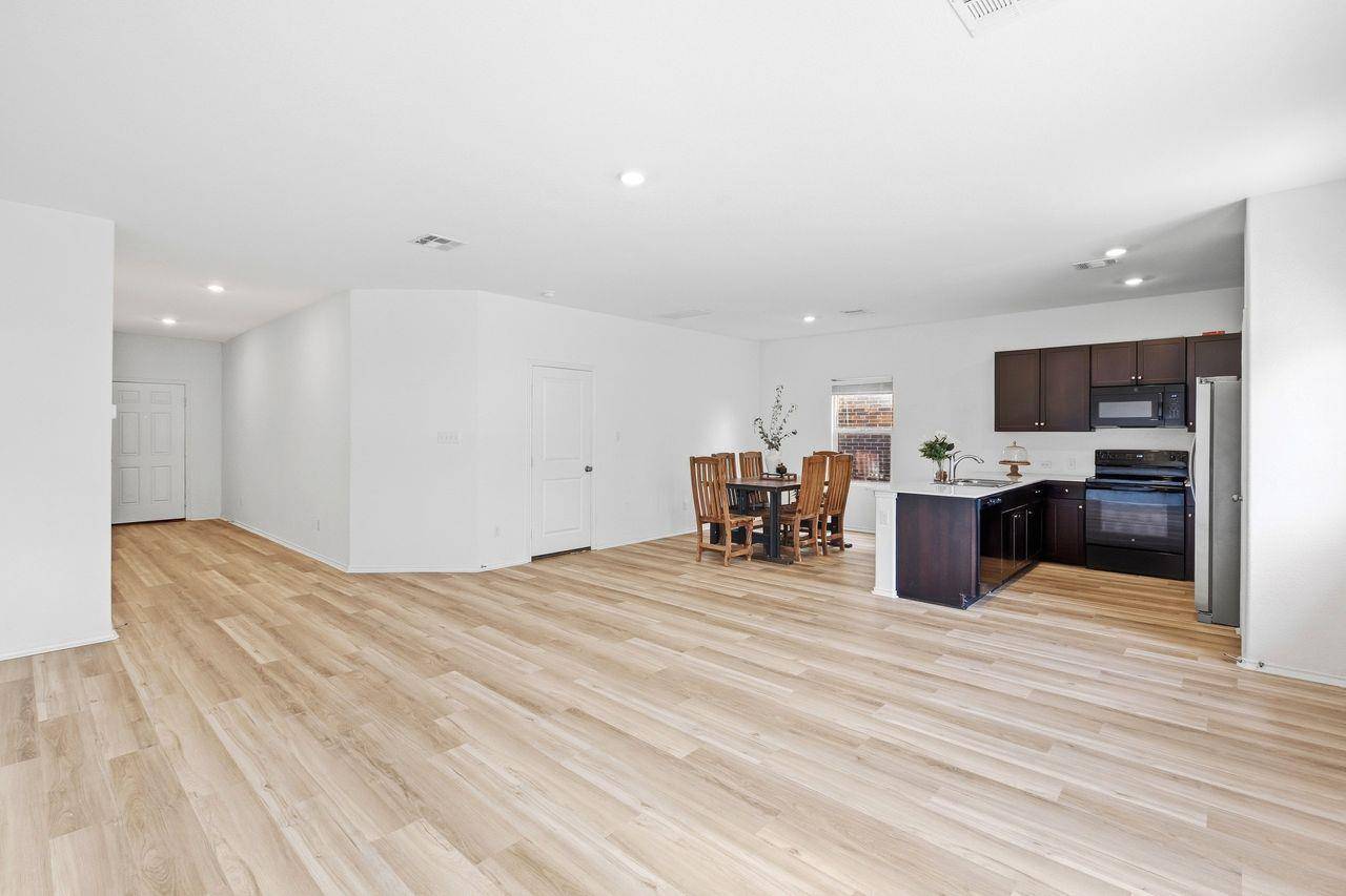 220 Standing Rock LN, Marble Falls, TX 78654