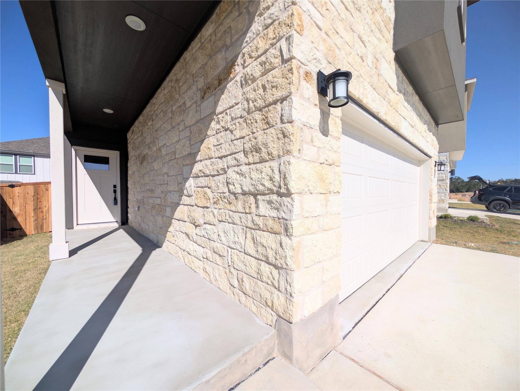 206 Kislingbury LN, Kyle, TX 78640