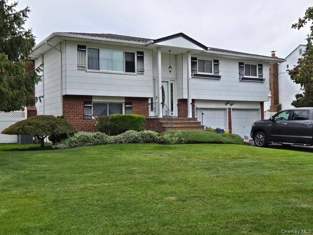 33 Sherwood DR, Bethpage, NY 11714